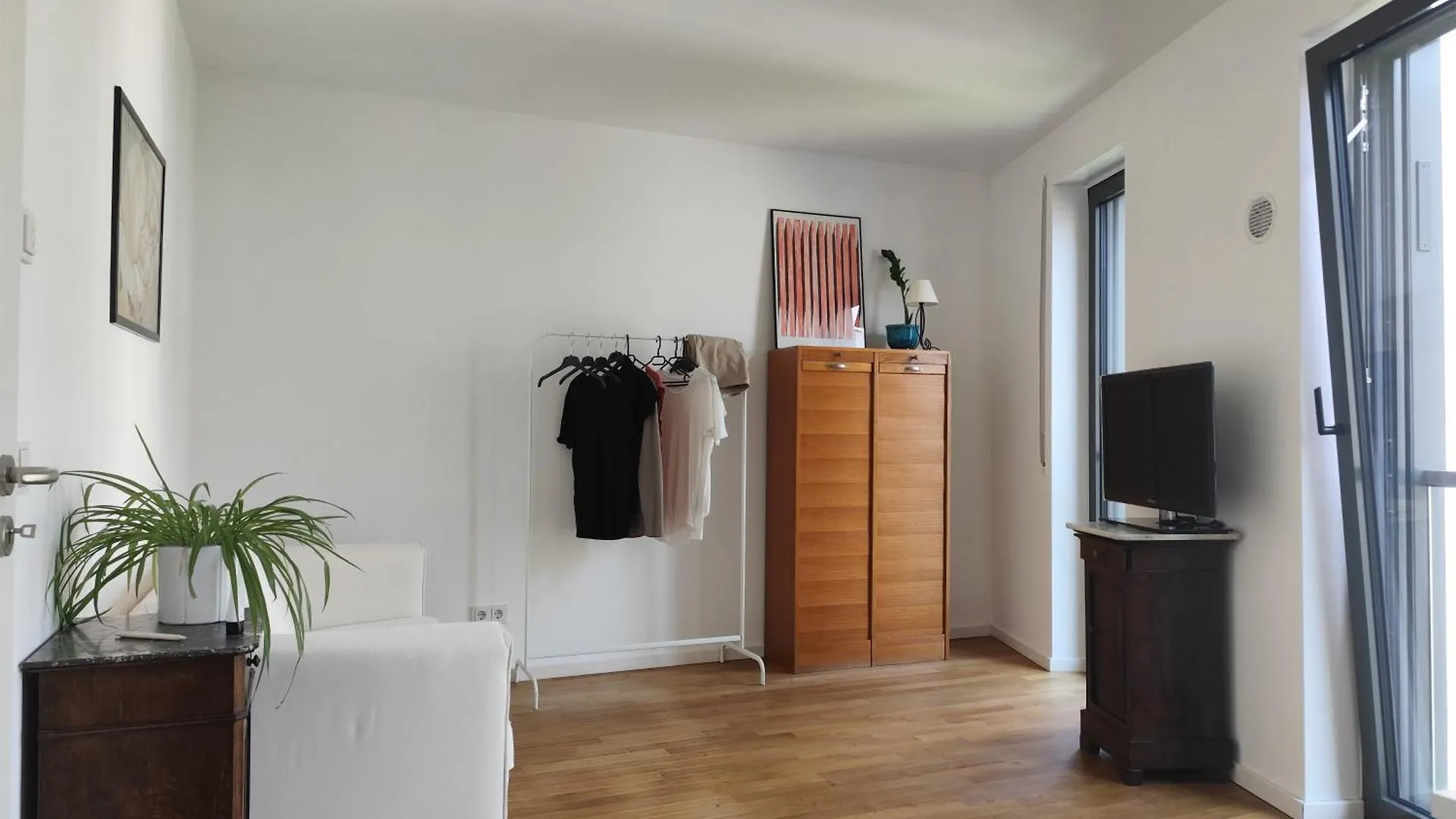 Avea - Accessible Downtown Retreat Near Hofgarten Aψβούργη Γερμανία